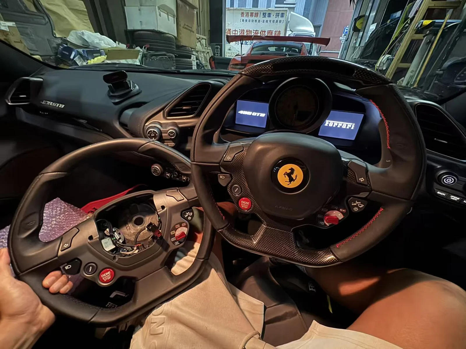 F1 賽道靈魂注入！Ferrari 488 GTB 升級碳纖維 LED 換檔提示方向盤與原廠選單解鎖
