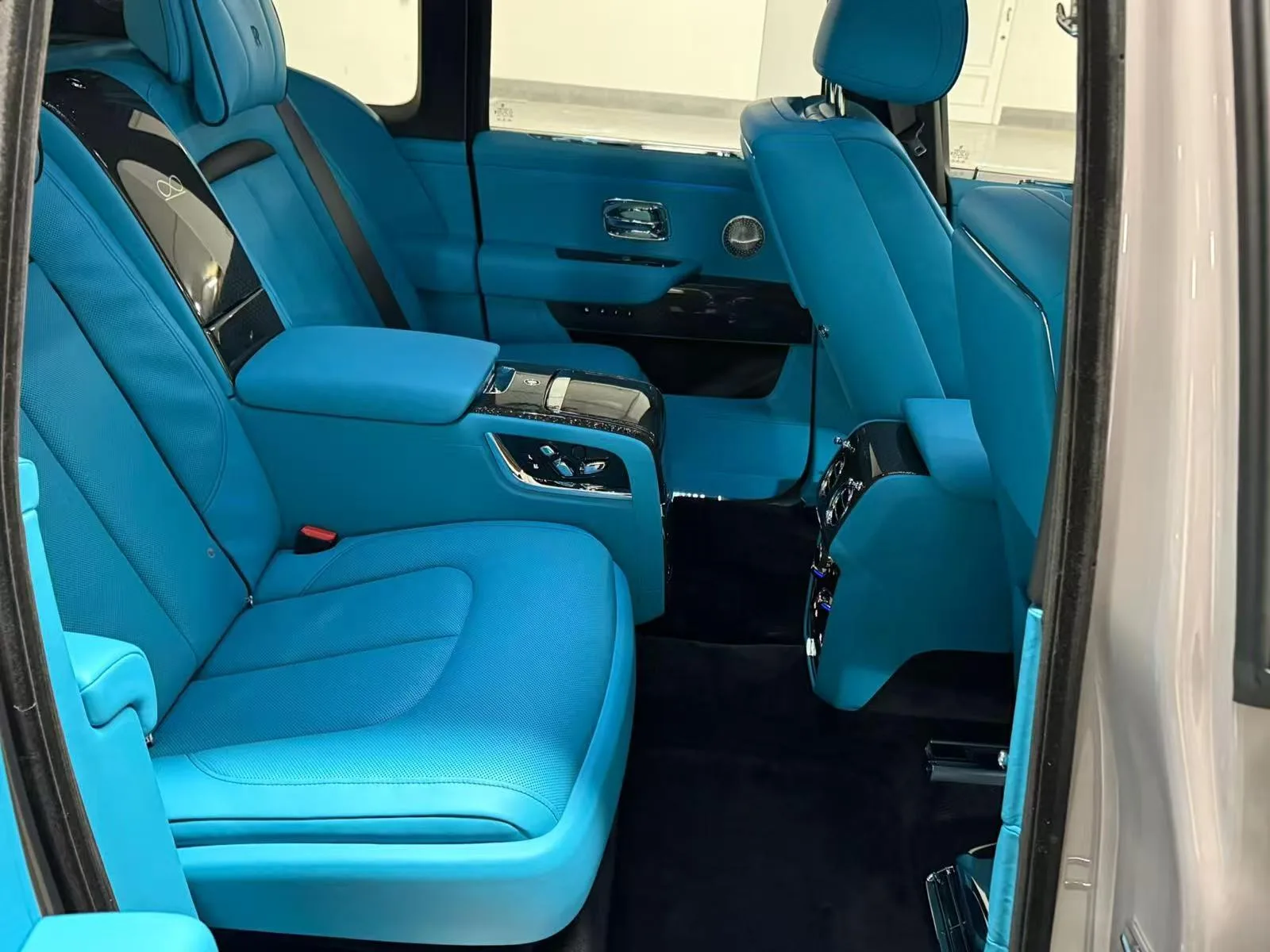 Rolls Royce Cullinan II Black Badge Photo 8